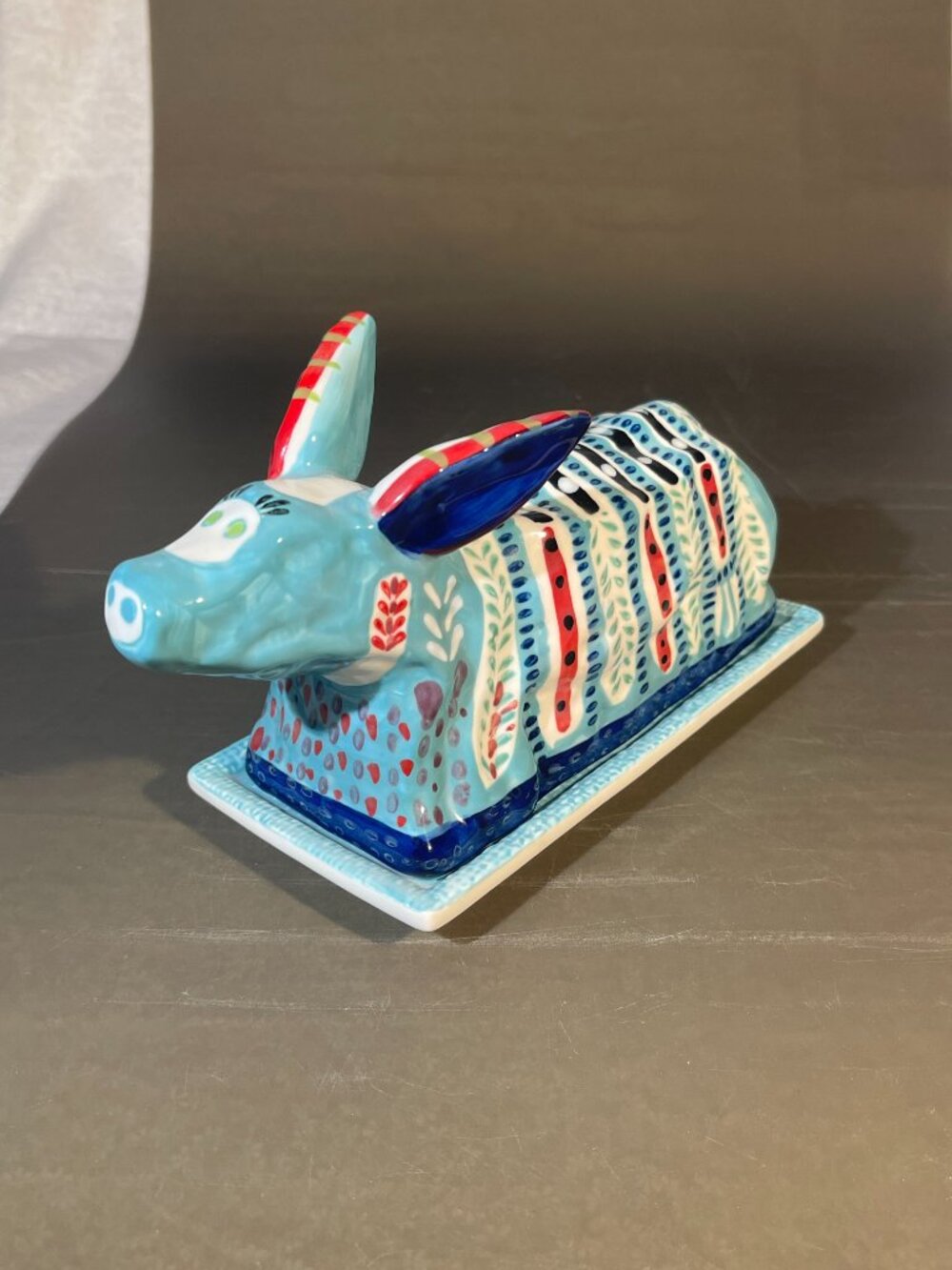 Hand Painted Aardvark/Cow? Butter Dish (1661)